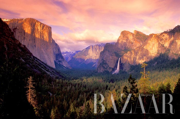 Yosemite-at-Sunset-Coutesy-Groveland-Hotel-at-Yosemite