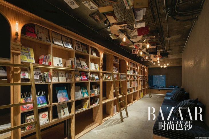 adaymag-bookstore-styled-tokyo-hostel-01