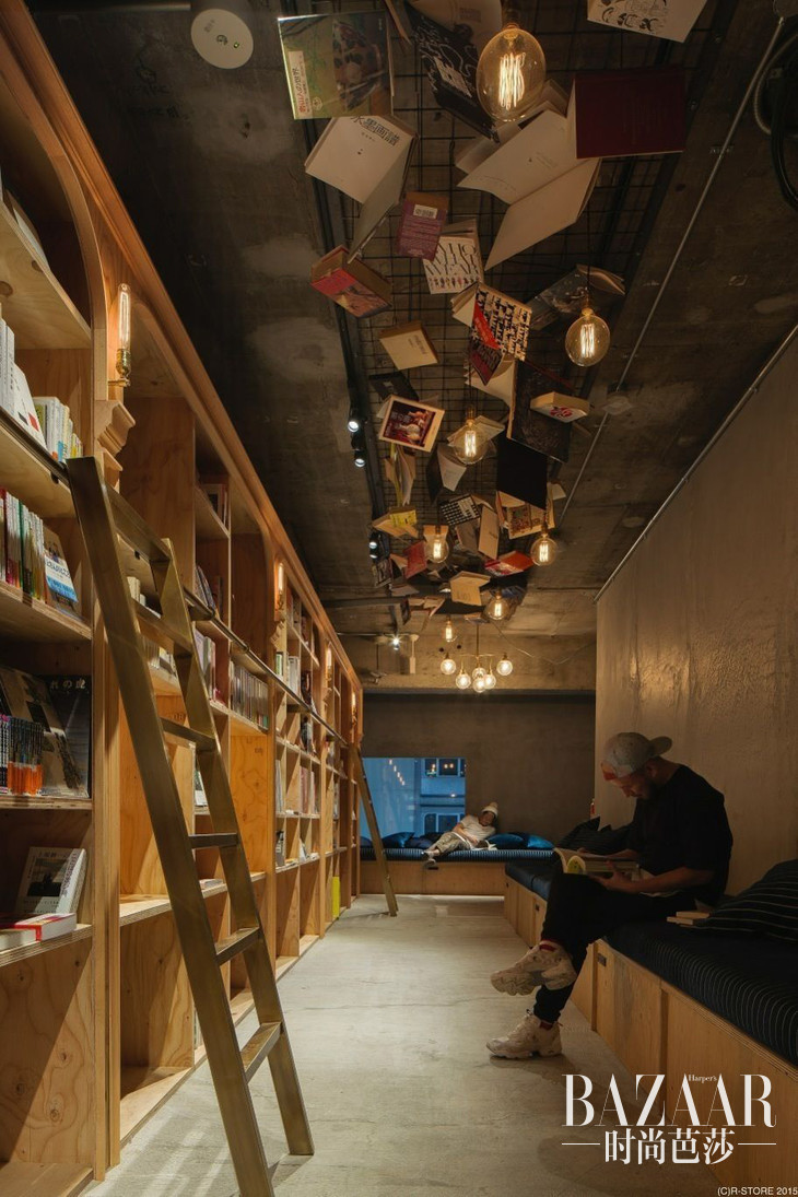 adaymag-bookstore-styled-tokyo-hostel-05