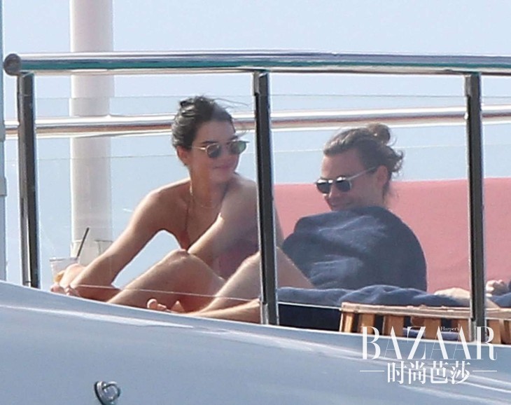 Kendall-Jenner--Wearing-a-Bikini-on-a-yacht-in-Antigua-08