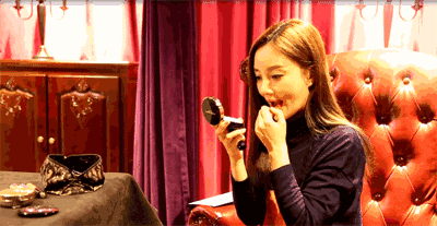 李小璐随身化妆包里的10个秘密!