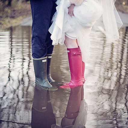 最特别的婚礼照，就算下着大雨也依旧美丽
