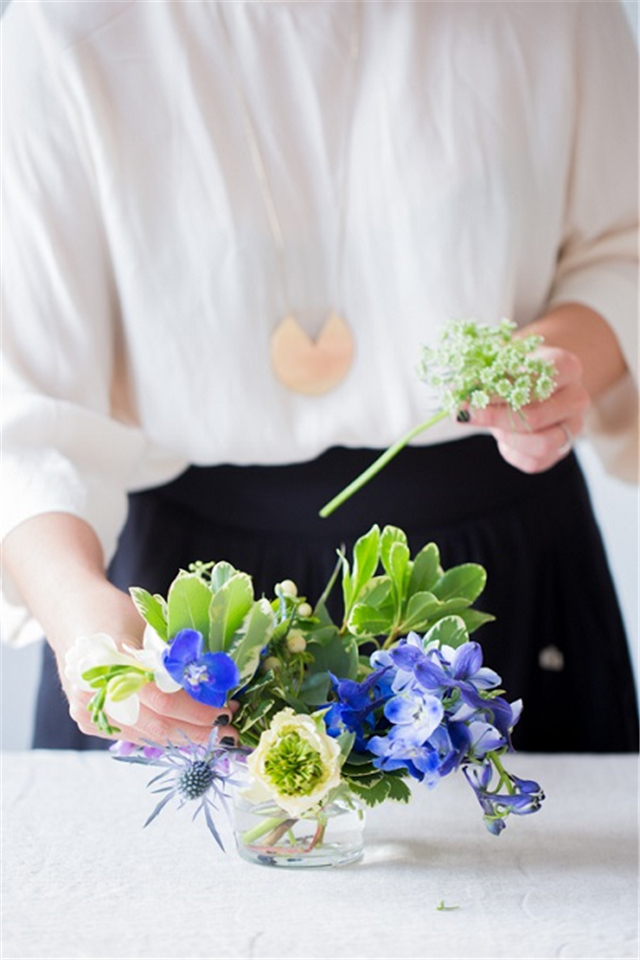 freeform-floral-centerpiece-how-to-1