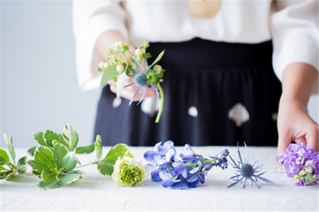 freeform-floral-centerpiece-how-to-3