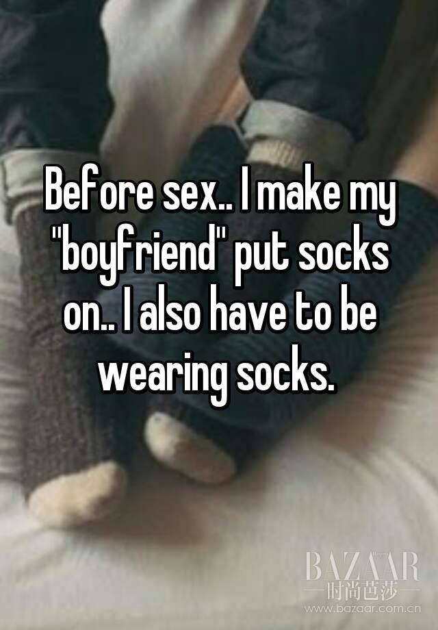我会和男友一起穿上袜子。