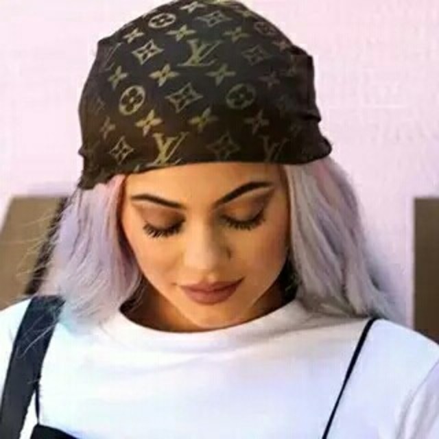 Kylie Jenner的彩妆铺子又上新了,Riri、可儿也都在卖美妆!