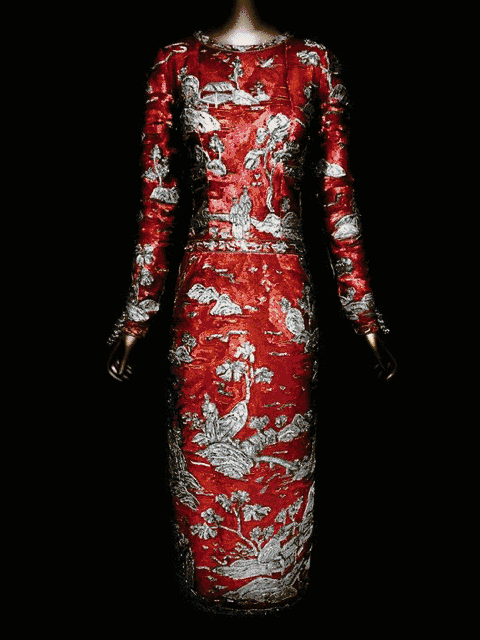 旗袍,青花瓷都有了,中国画中的山水花鸟,外国设计师又怎么能错过