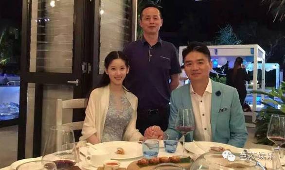 刘强东成女儿奴奶茶妹甜笑如当初再不登对如今也只能是祝福