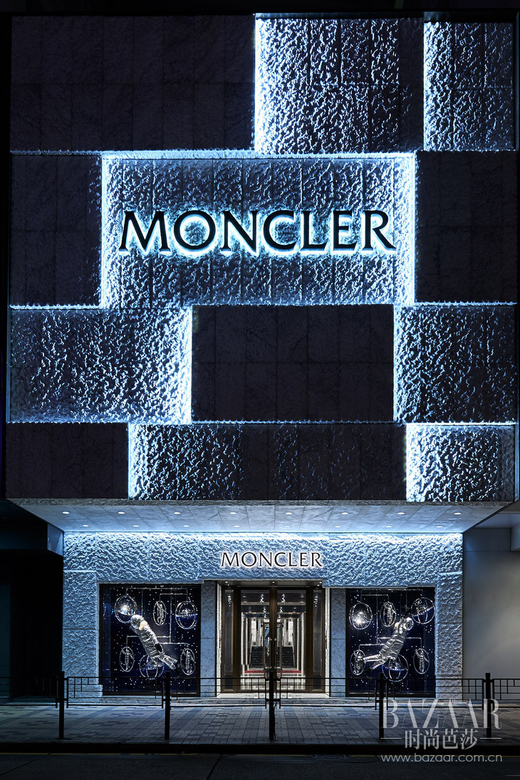 MONCLER FLAGSHIP STORE HONG KONG HARBOUR CITY (1)