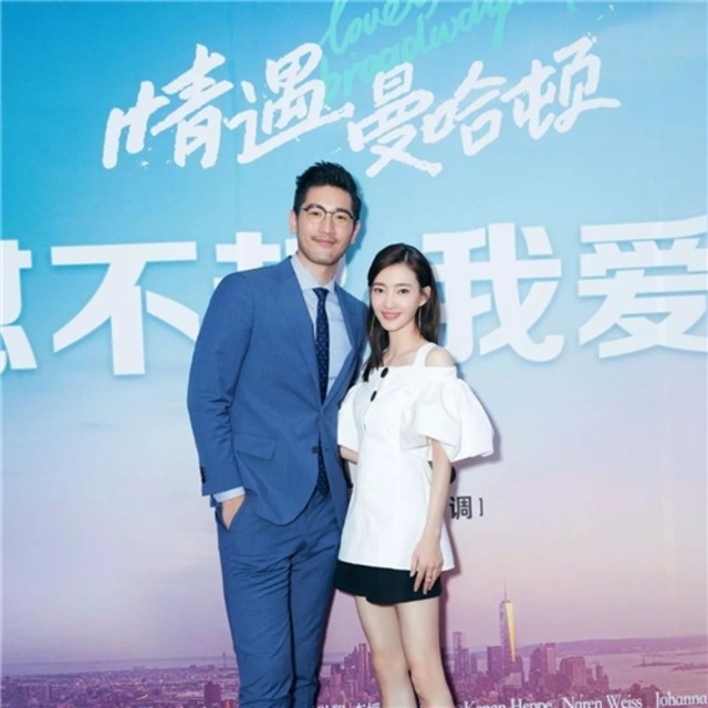 抽完耳光送秋裤,《情遇曼哈顿》这部两个龙套演员的纽约互怼爱情故事笑果满满超有梗!