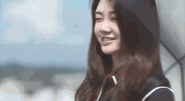懒腰抻成90度,在戛纳还穿羽绒服!苗苗可不止是冯女郎【开包记】