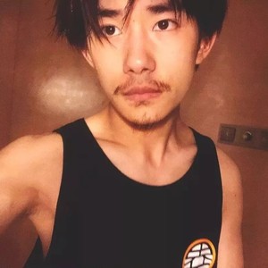 易烊千玺备考成"胡子大叔"?原来蓄胡照也是检验男神的标准之一!
