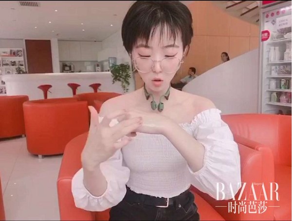 混油敏感肌在盛夏还妄想不闷痘不出油?The fir