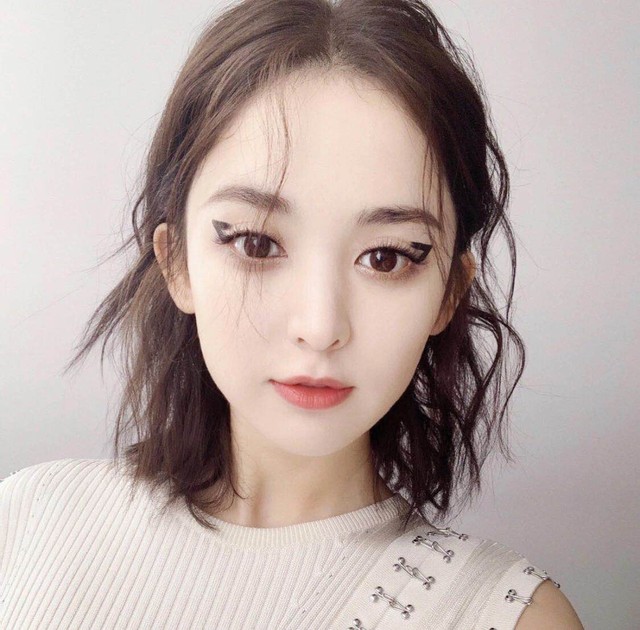 娜扎的猫眼妆超吸睛,原来画个特别的眼线胜过买十盘眼影