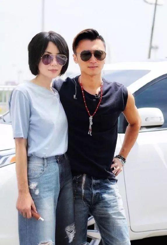 51岁的王菲不仅潇洒,还挺幼稚