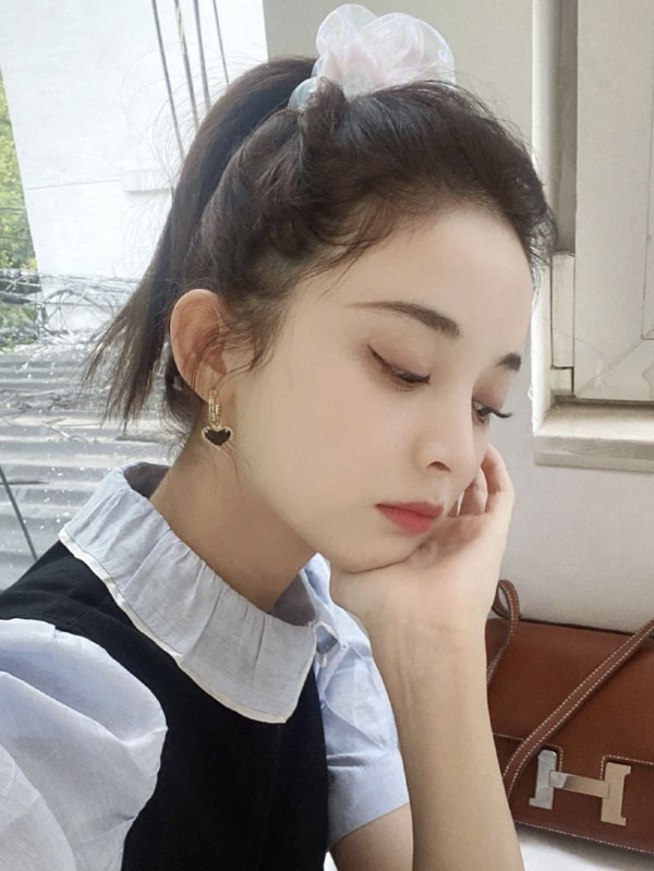 看完娜扎的在线求助,我笑着笑着就哭了
