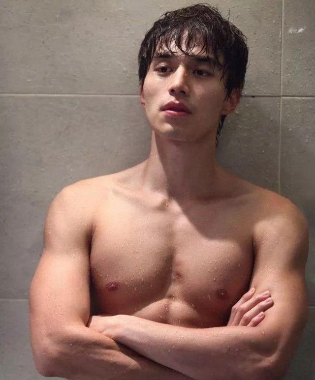 中年依然拥有腹肌的男人们都过着怎样的人生呢?