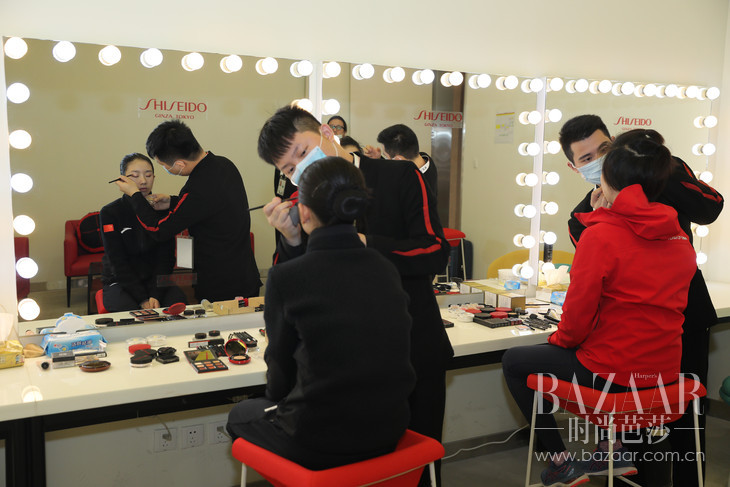 SHISEIDO资生堂品牌专业彩妆师为参赛选手提供妆容造型11