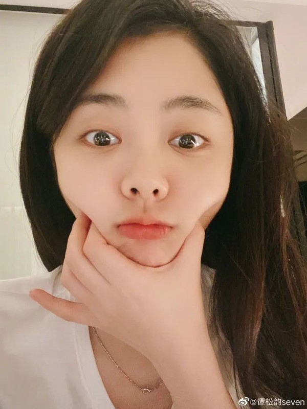 幼态脸的她,营造起高级氛围感也这么绝?