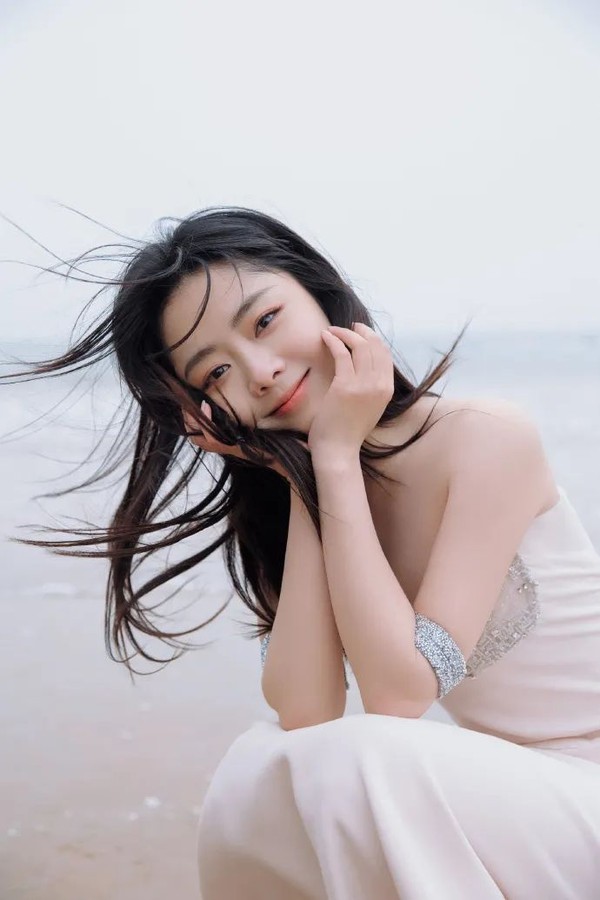 幼态脸的她,营造起高级氛围感也这么绝?